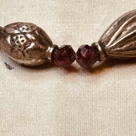 925 Sterling Silver Beaded & Garnet Vintage Bracelet - Picture 5 of 16